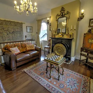 https://beautiful-period-cottage-exceptional-riverside-location.hotelsin-chester.com